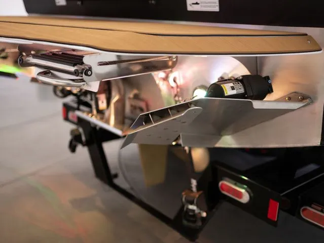 Slide: The Image of Montara 25' SURF BOSS EVO 2026 - 13