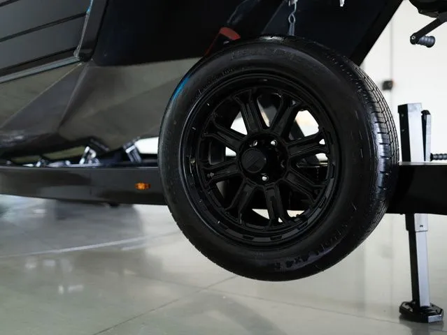 Slide: The Image of Montara 25' SURF BOSS EVO 2026 - 16