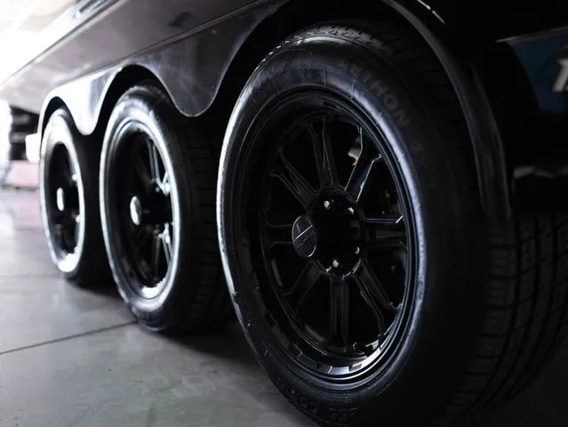 Slide: The Image of Montara 25' SURF BOSS EVO 2026 - 18