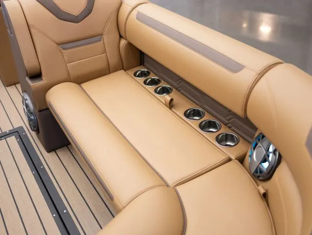 Slide: The Image of Montara 25' SURF BOSS EVO 2026 - 21