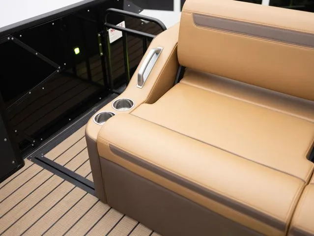 Slide: The Image of Montara 25' SURF BOSS EVO 2026 - 26