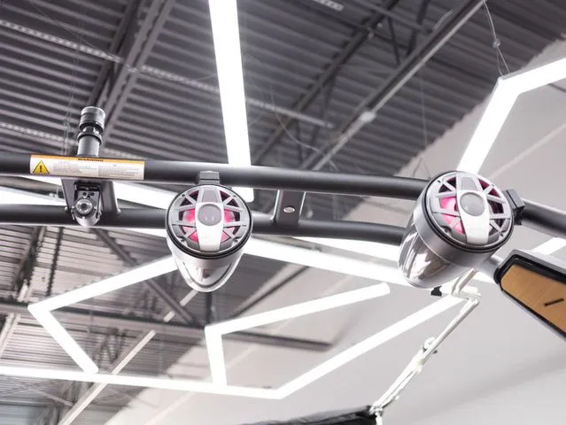 Slide: The Image of Montara 25' SURF BOSS EVO 2026 - 30