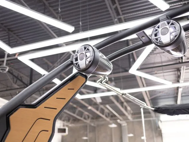 Slide: The Image of Montara 25' SURF BOSS EVO 2026 - 31