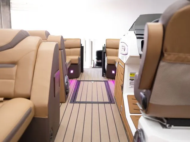 Slide: The Image of Montara 25' SURF BOSS EVO 2026 - 32