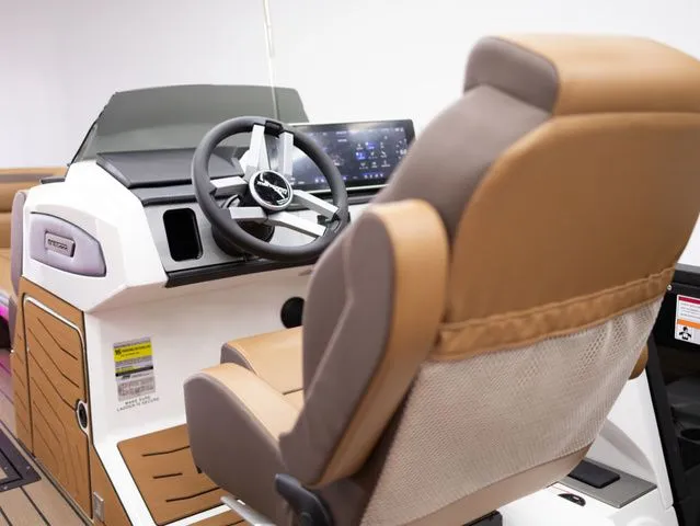 Slide: The Image of Montara 25' SURF BOSS EVO 2026 - 33