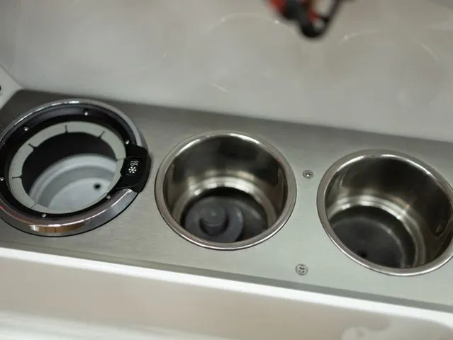 Slide: The Image of Montara 25' SURF BOSS EVO 2026 - 35