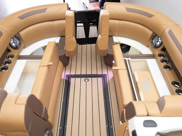 Slide: The Image of Montara 25' SURF BOSS EVO 2026 - 37