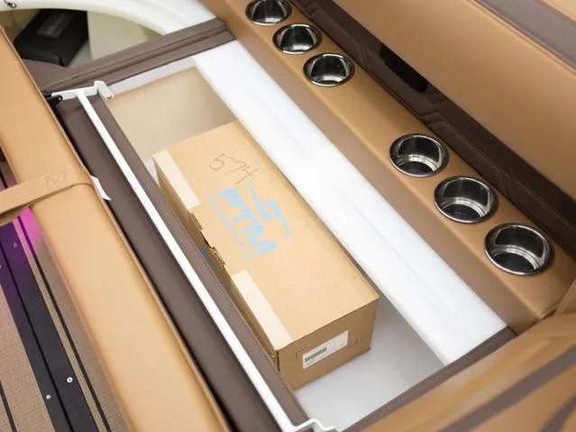 Slide: The Image of Montara 25' SURF BOSS EVO 2026 - 38