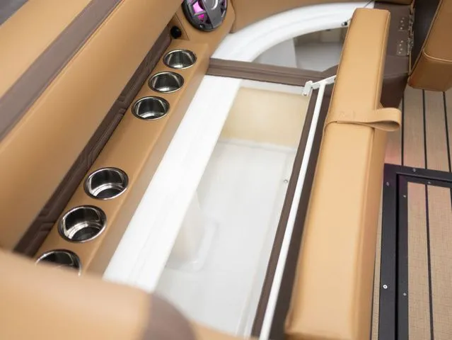 Slide: The Image of Montara 25' SURF BOSS EVO 2026 - 39