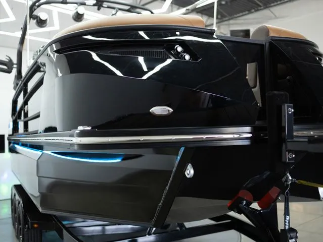 Slide: The Image of Montara 25' SURF BOSS EVO 2026 - 4