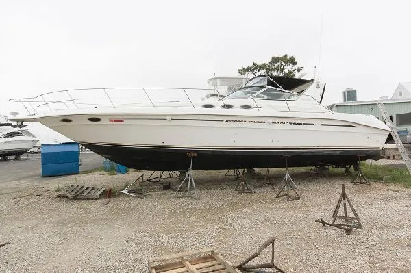 Slide: The Image of Sea Ray 400 Express Cruiser 1996 - 3