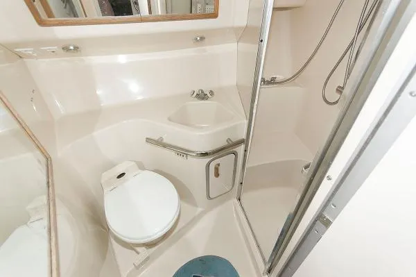 Slide: The Image of Sea Ray 400 Express Cruiser 1996 - 8