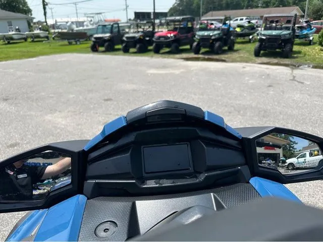 Slide: The Image of Yamaha VX Cruiser HO 2025 - 6