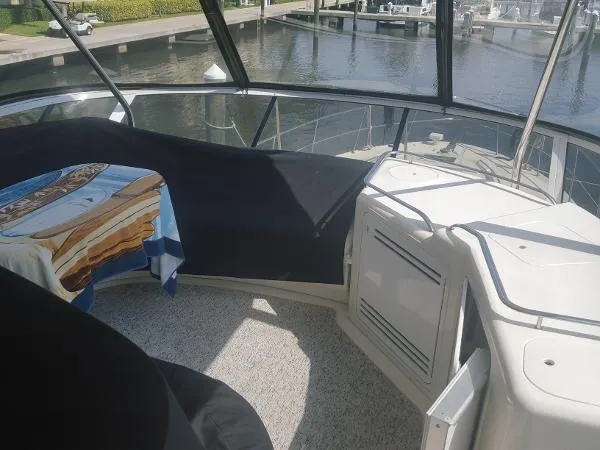 Slide: The Image of Sea Ray 560 Sedan Bridge 2000 - 10