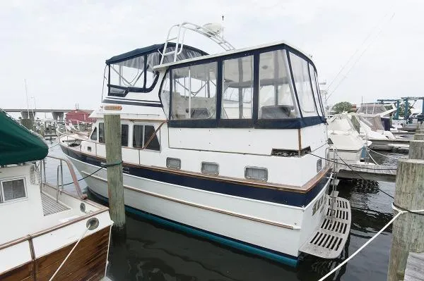 Slide: The Image of Marine Trader 40 Sundeck 1984 - 0