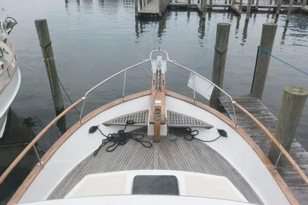 Slide: The Image of Marine Trader 40 Sundeck 1984 - 4