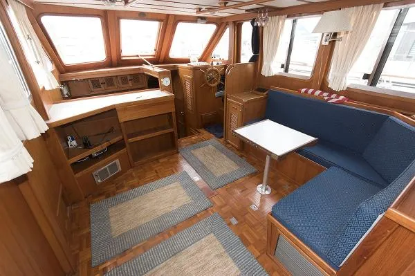 Slide: The Image of Marine Trader 40 Sundeck 1984 - 8