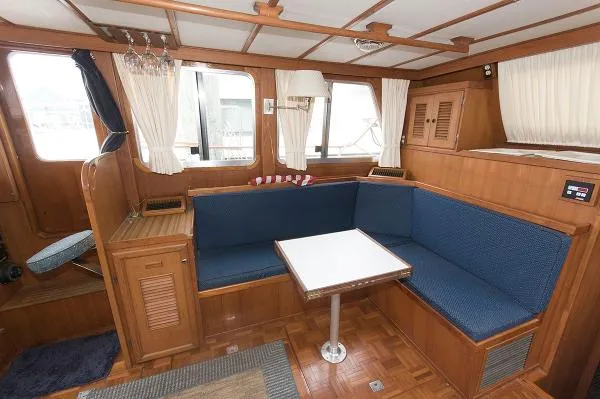 Slide: The Image of Marine Trader 40 Sundeck 1984 - 9