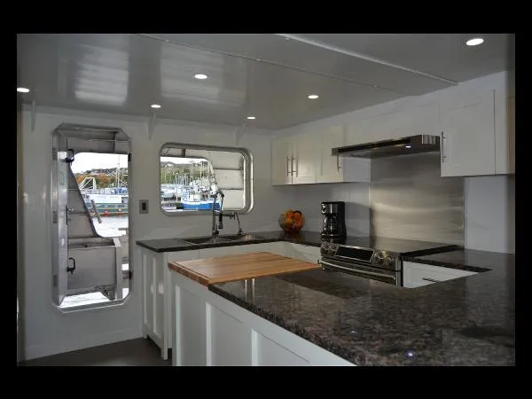 Slide: The Image of Ocean Voyager Expedition Power Catamaran 2004 - 3