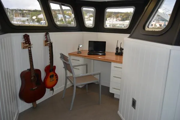 Slide: The Image of Ocean Voyager Expedition Power Catamaran 2004 - 7