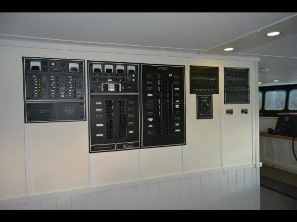 Slide: The Image of Ocean Voyager Expedition Power Catamaran 2004 - 8
