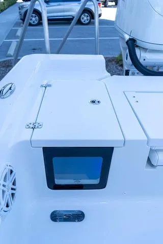 Slide: The Image of Sportsman Masters 247OE Bay Boat 2026 - 100