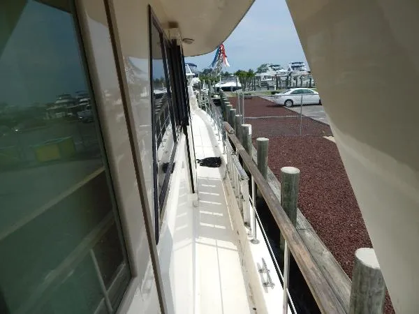 Slide: The Image of Hatteras 53 Classic Motor Yacht 1982 - 9
