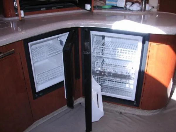Slide: The Image of Sea Ray 420 Sundancer 2003 - 9
