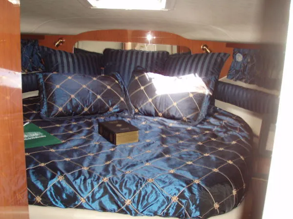 Slide: The Image of Sea Ray 400 Sundancer With Hyd. Lift 1999 - 5