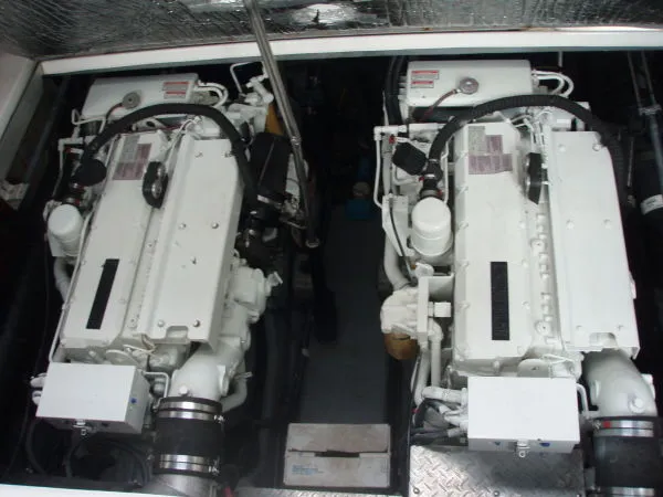 Slide: The Image of Sea Ray 400 Sundancer With Hyd. Lift 1999 - 9