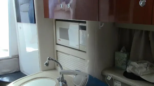 Slide: The Image of Monterey 322 Express Cruiser 2001 - 6