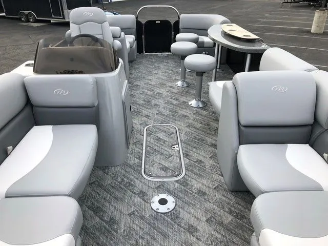 Slide: The Image of Manitou Aurora LE 23 BAR VP 2019 - 4