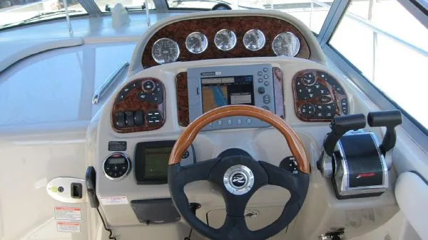 Slide: The Image of Sea Ray 300 SUNDANCER 5.7L Mag 2006 - 9
