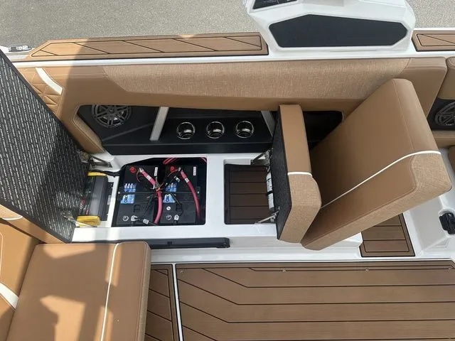 Slide: The Image of Nautique Super Air Nautique GS22 2025 - 16