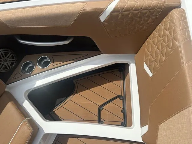 Slide: The Image of Nautique Super Air Nautique GS22 2025 - 33