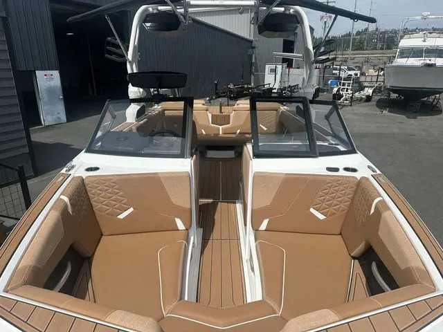 Slide: The Image of Nautique Super Air Nautique GS22 2025 - 4
