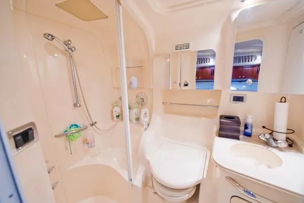 Slide: The Image of Sea Ray 410 Sundancer 2003 - 5