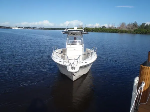 Slide: The Image of Triton 2895 Center Console (Must See!) 2004 - 1