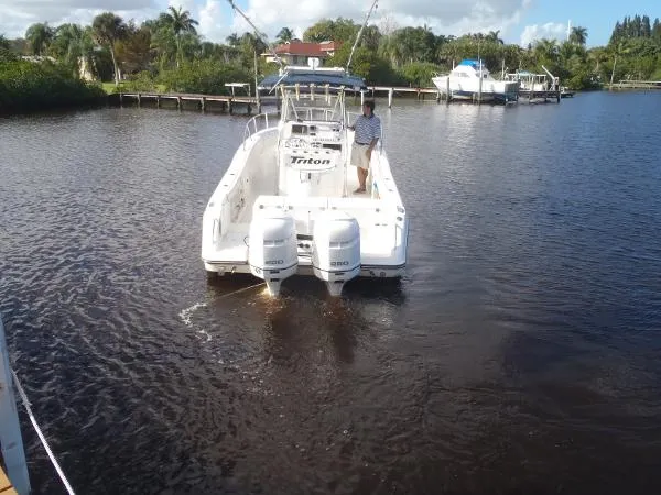 Slide: The Image of Triton 2895 Center Console (Must See!) 2004 - 2