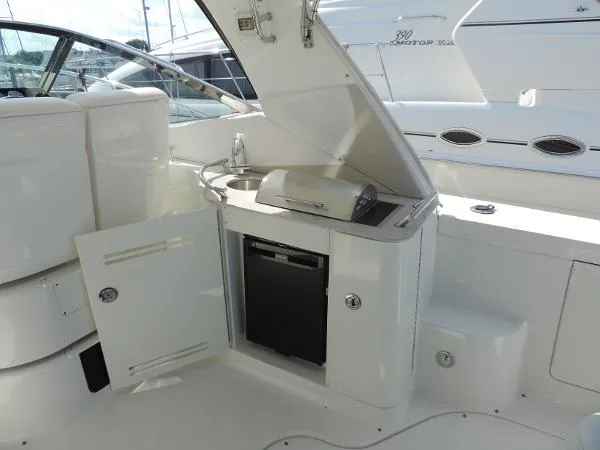 Slide: The Image of Sea Ray 370 Sundancer 2010 - 10