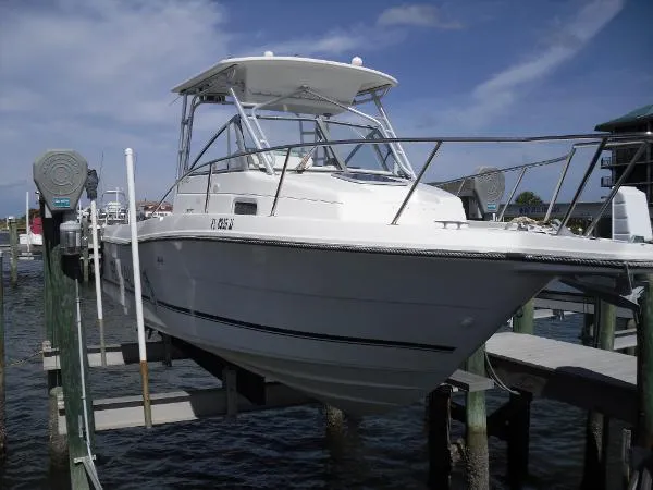 Slide: The Image of Robalo 2440 Walkaround 1995 - 1