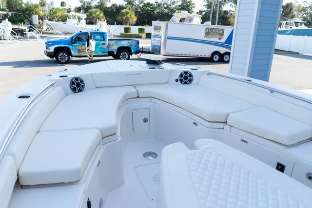Slide: The Image of Grady-White 281 Coastal Explorer 2026 - 30