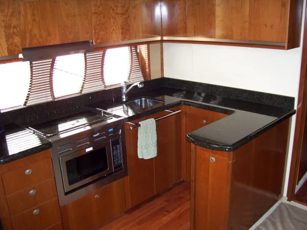 Slide: The Image of Sea Ray 48 Sundancer 2006 - 2