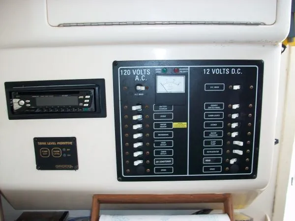 Slide: The Image of Grady-White MARLIN 300 W/4 Strokes 2001 - 5