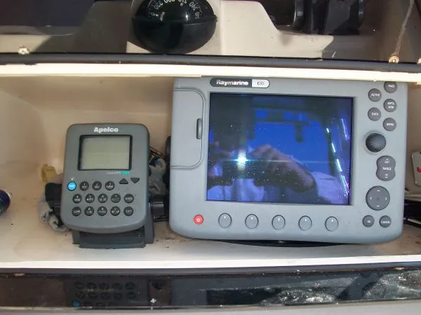 Slide: The Image of Grady-White MARLIN 300 W/4 Strokes 2001 - 6