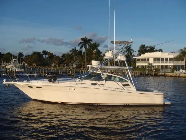 Slide: The Image of Sea Ray Express Cruiser W/Marlin Tower 1999 - 4