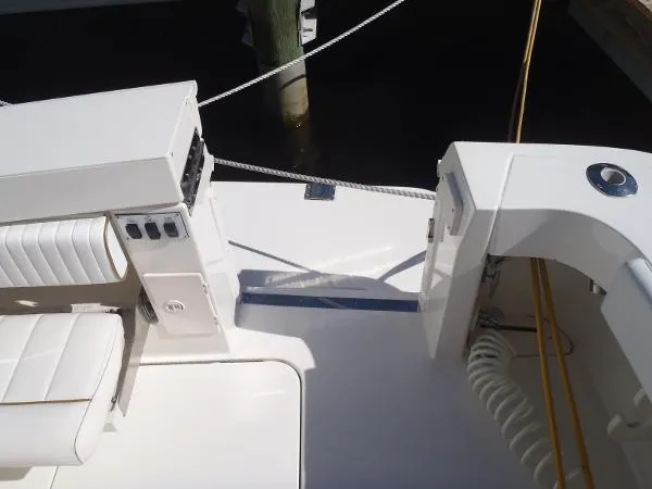 Slide: The Image of Sea Ray Express Cruiser W/Marlin Tower 1999 - 7