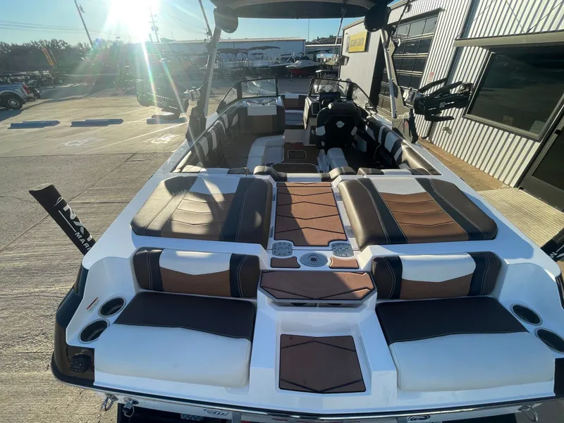 Slide: The Image of Malibu Wakesetter 23 MXZ 2024 - 11