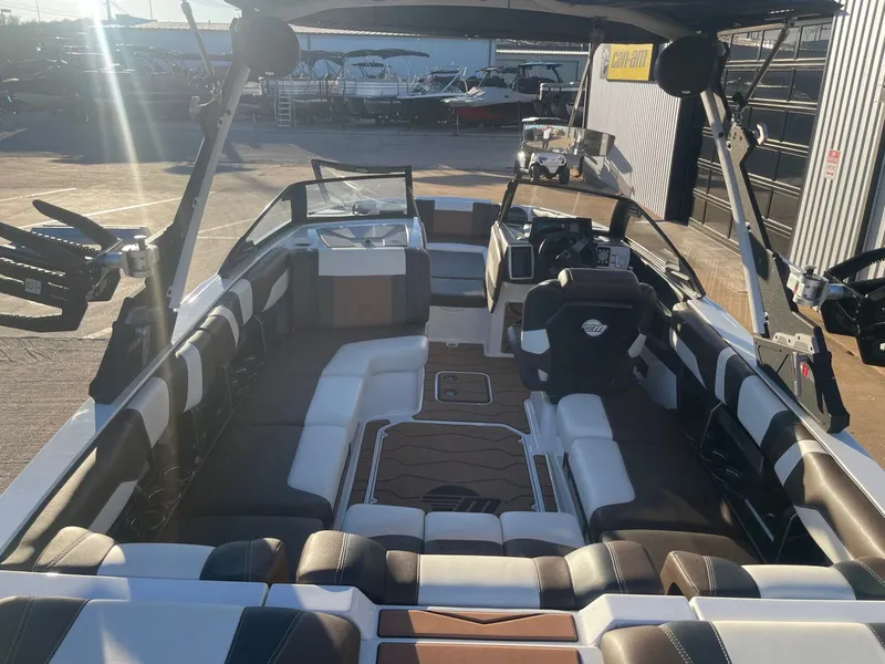 Slide: The Image of Malibu Wakesetter 23 MXZ 2024 - 12