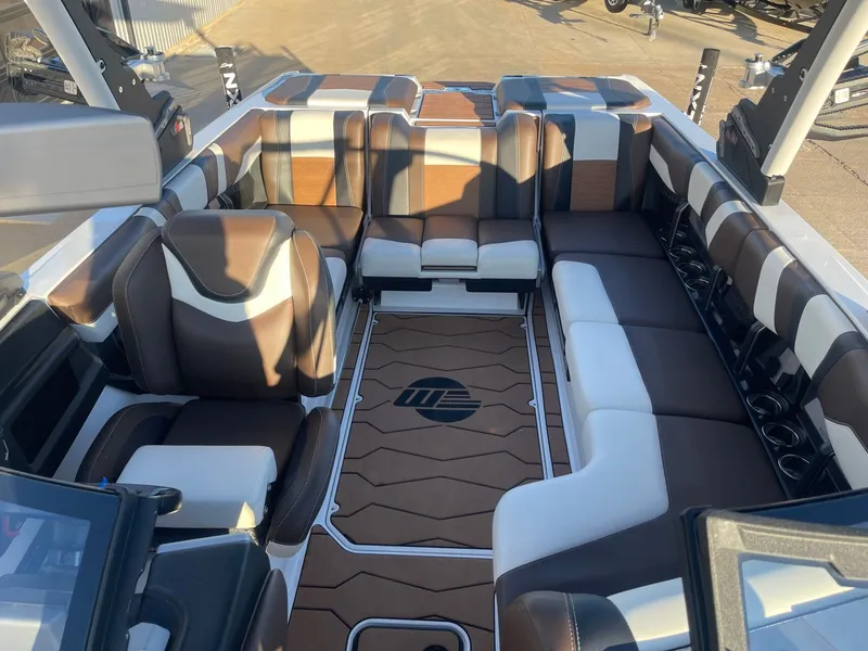 Slide: The Image of Malibu Wakesetter 23 MXZ 2024 - 13